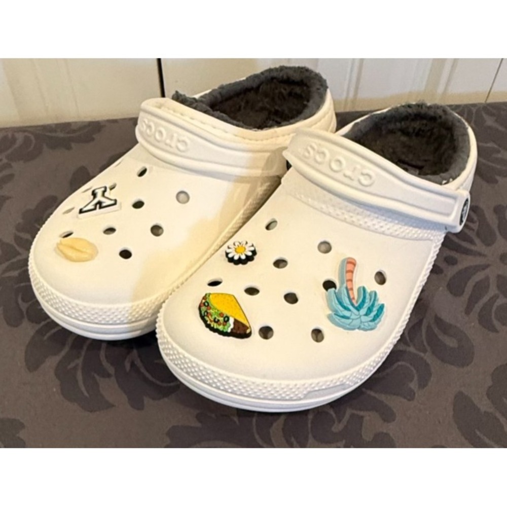 Crocs Classic Lined Clogs M8 W10 White Faux Fur Fleece Jibbitz Charms Cozy Slip